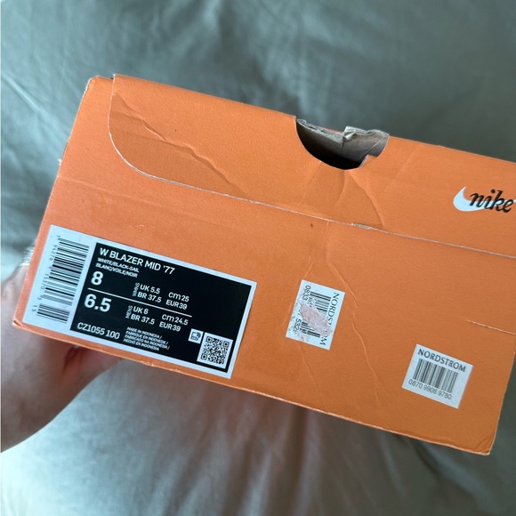 Nike Blazer Mid ’77 Women’s 8 White Black sneakers Worn Once Classic High Tops - Picture 8 of 8